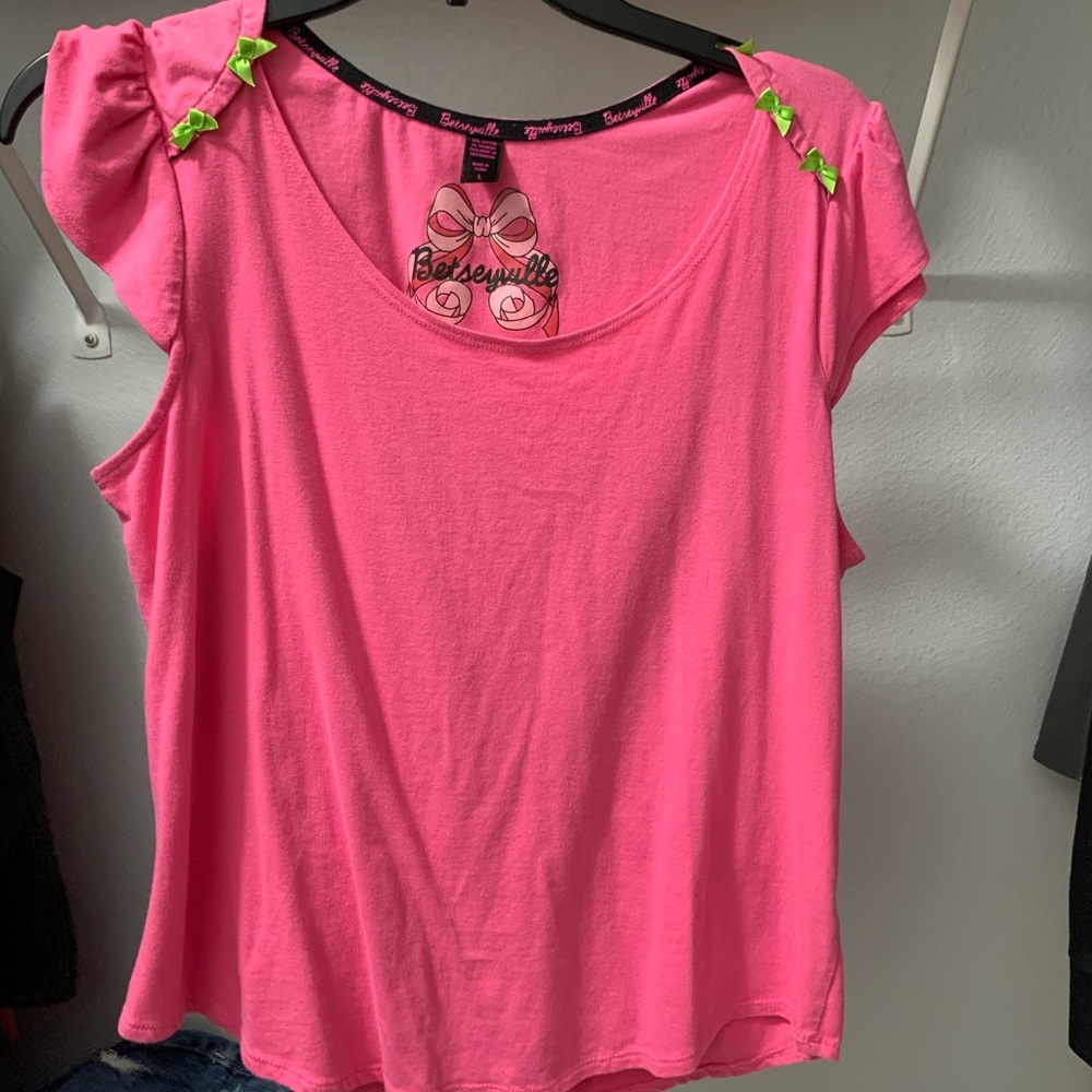 Pink shirt with green bows